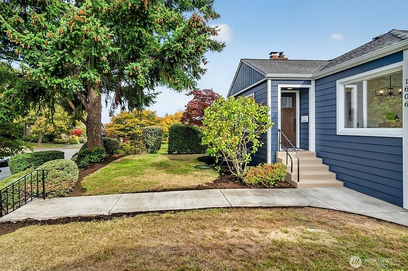 2nd image of 1606 42nd Avenue SW