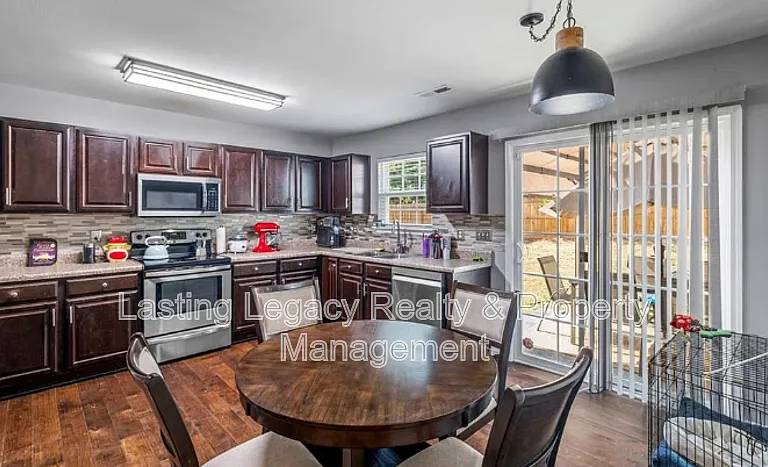 5047 Mount Hope Dr — Photo 8