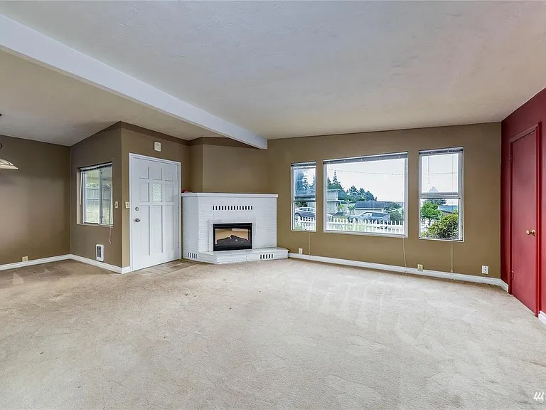 26163 Iowa Ave NE — Photo 15