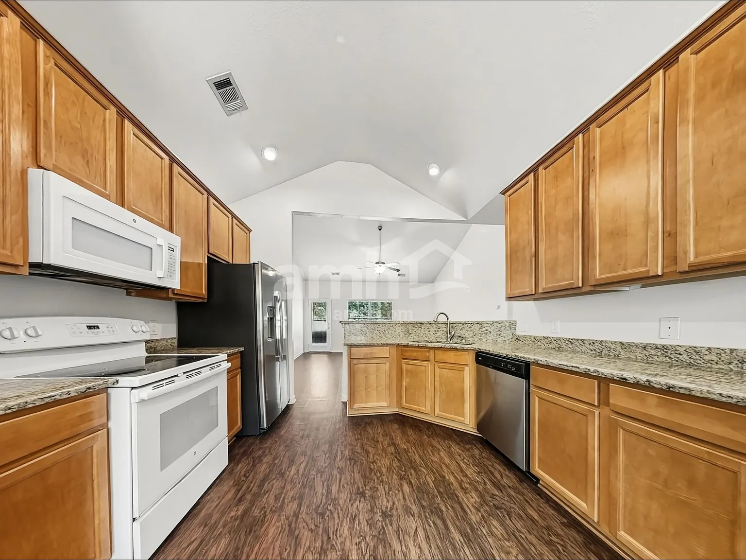 3 bed, 2.0 bath, 1935 sqft, $2,225 — Photo 3