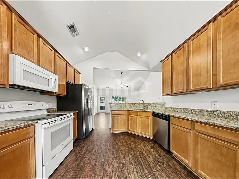 209 Crooked Oaks Dr — Photo 3