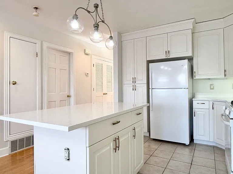 943 E Sage Park Ln — Photo 9