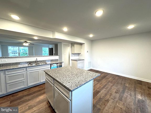 3rd image of 164 Olga Dr