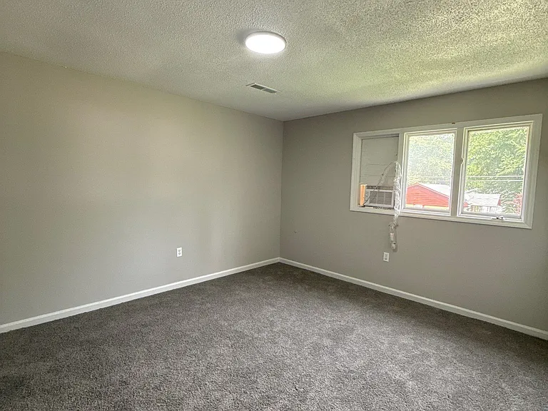 925 Norris St — Photo 14