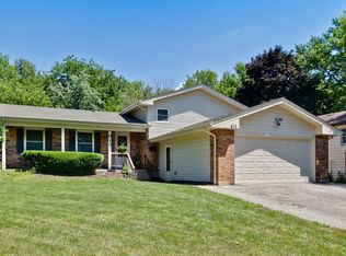613 Scott St, Algonquin, IL 60102