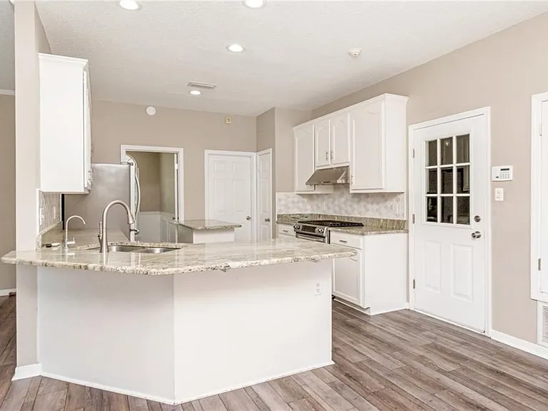 7490 Quency Dr — Photo 22