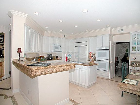 Gourmet Kitchen with Island