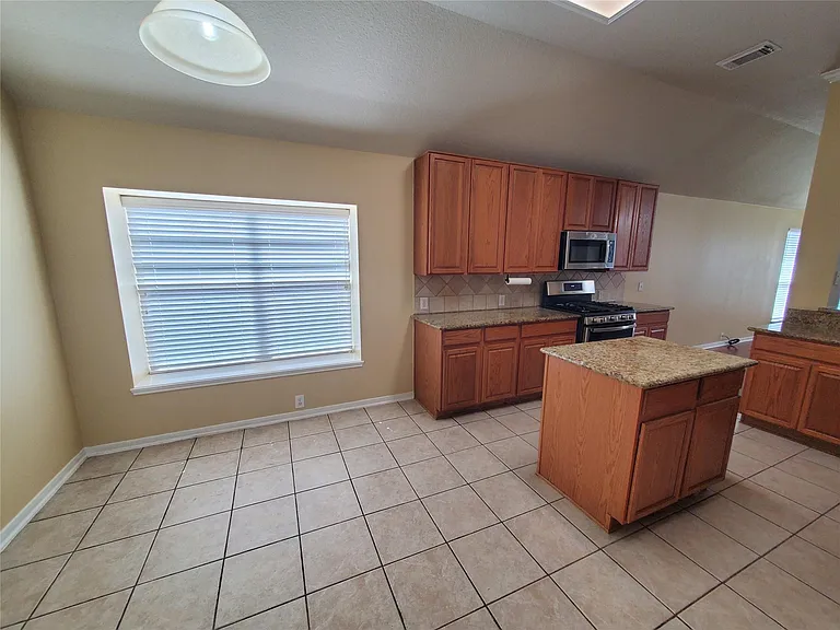 2502 Suncreek Ln — Photo 9