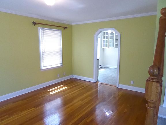 5th image of 49 Dosoris Way