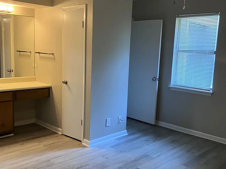 3161 Ridge Ave — Photo 2