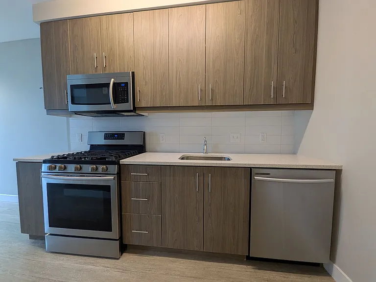 Division Terrace Apartments — Photo 34