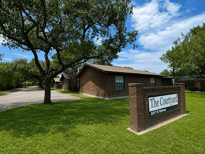 2 bed, 1.0 bath, $725 — Photo 1