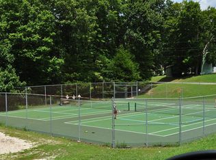 250 Little Buck Ln, La Follette, TN 37766