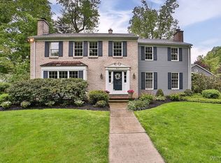 11 Farmington Rd, Williamsville, NY 14221