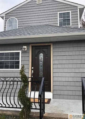 135 7th St photo 1
