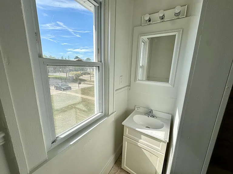 410 W 15th Ave — Photo 8