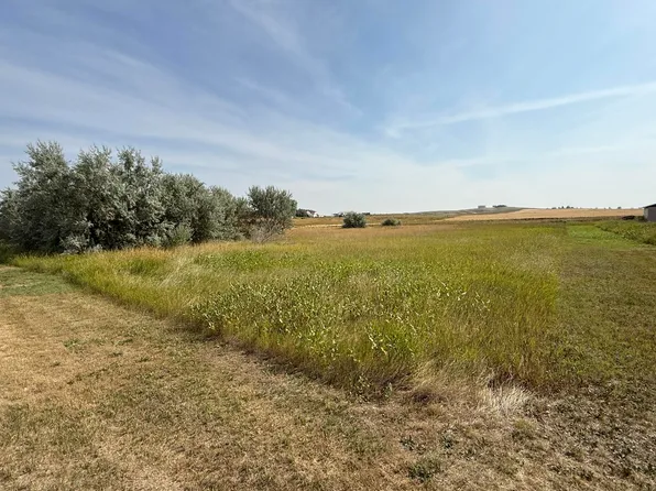 811 38th Ave W, Havre, MT 59501