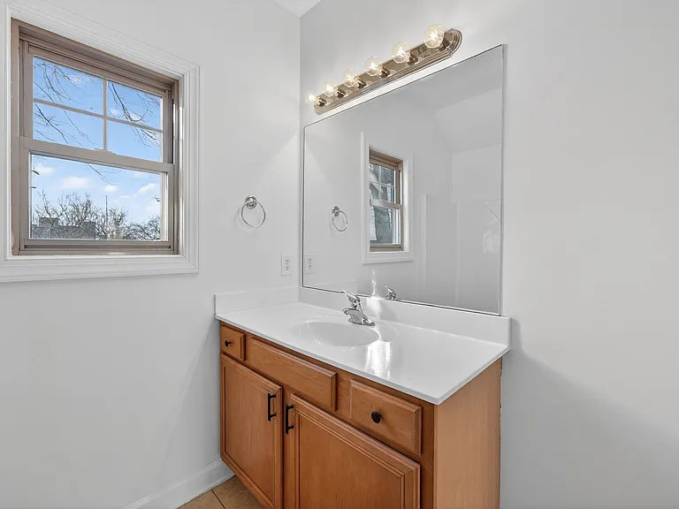 1103 Summit Ave — Photo 21