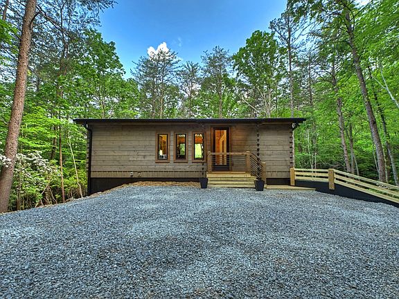 5th image of 328 Crabapple Dr