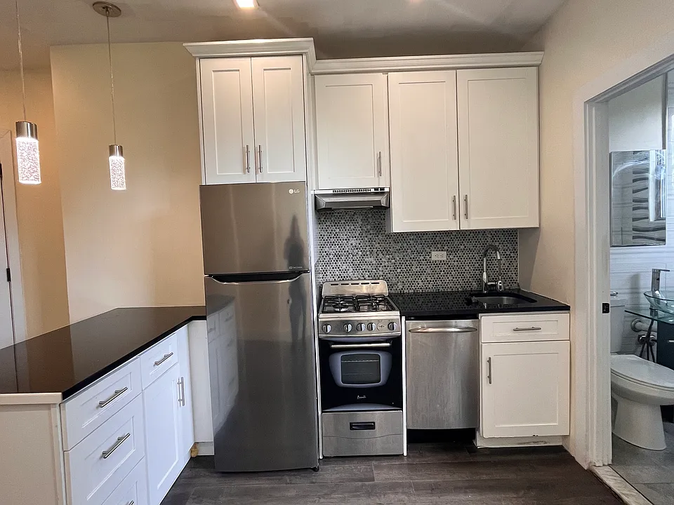 1164 Summit Ave #2L