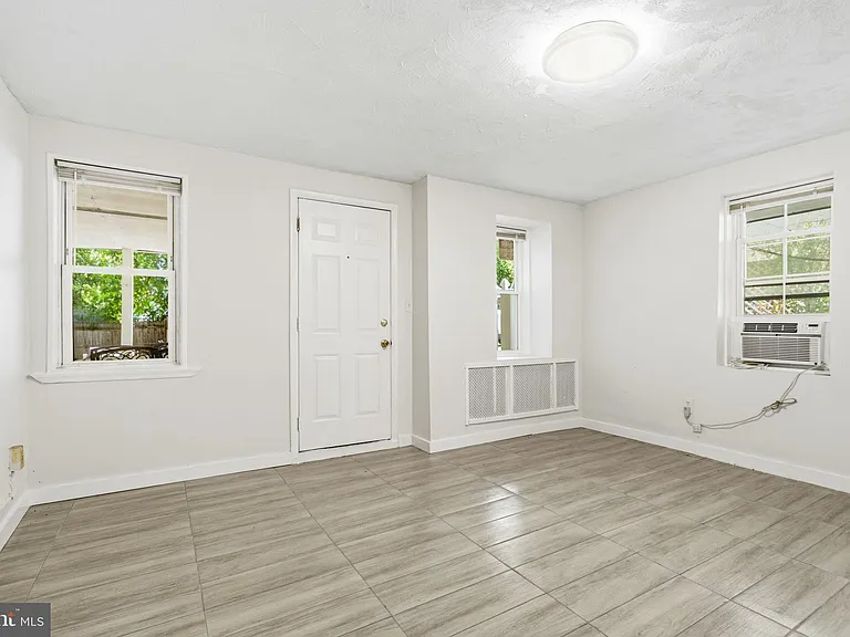 7126 Carroll Ave #4 — Photo 2
