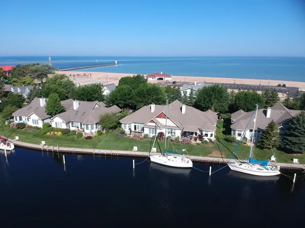 4 Harbor Point Ln, Manistee, MI 49660