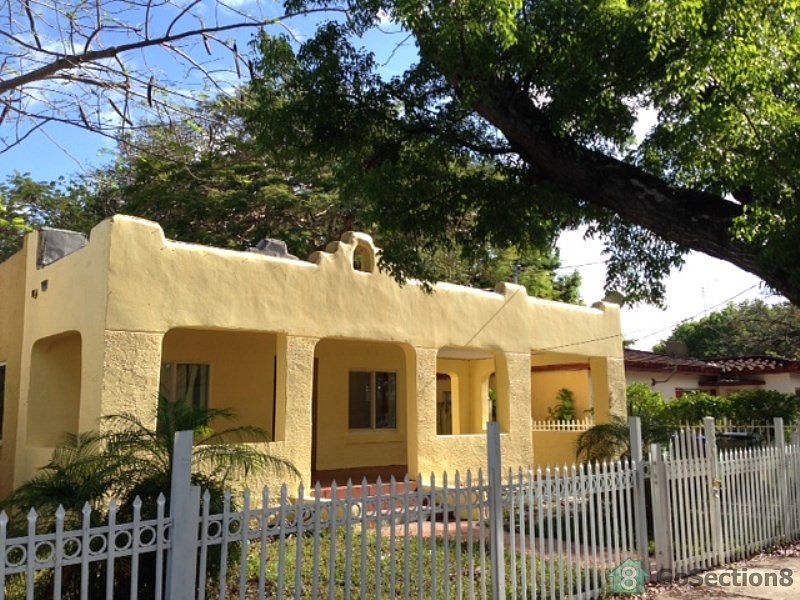 2nd image of 560 NW 42nd St