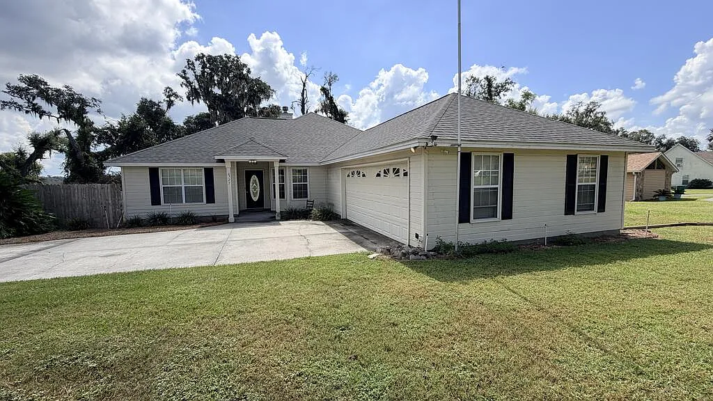 3 bed, 2.0 bath, 1988 sqft, $1,800 — Photo 1