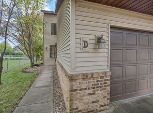 2004 Eagle Ridge Ct APT D, Urbana, IL 61802