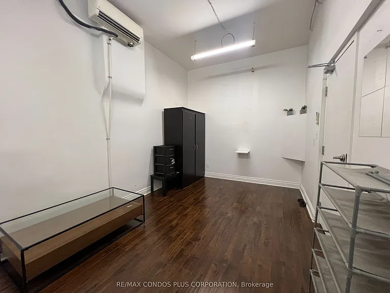 324 Spadina Ave #D — Photo 11