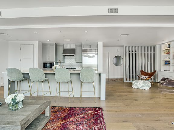 5th image of 98 San Jacinto Blvd #601