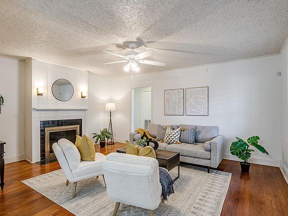 3rd image of 3824 Birchman Ave