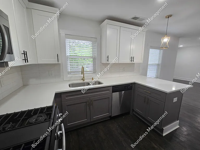 1064 Westmoor Dr NW — Photo 6