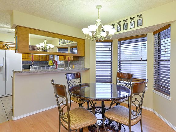4th image of 1106 Chapel Hill Dr