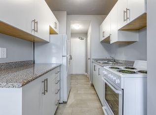 Camelot Towers - 981 Main Street West, Hamilton, Hamilton, ON L8S 1A8