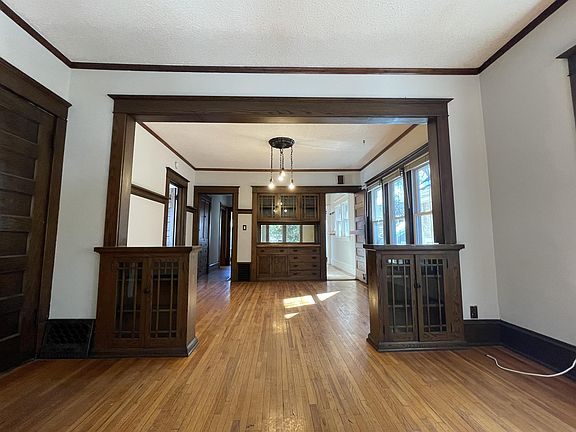2nd image of 2549 Fillmore St NE #2