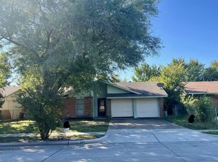 445 W Springdale Ln, Grand Prairie, TX 75052