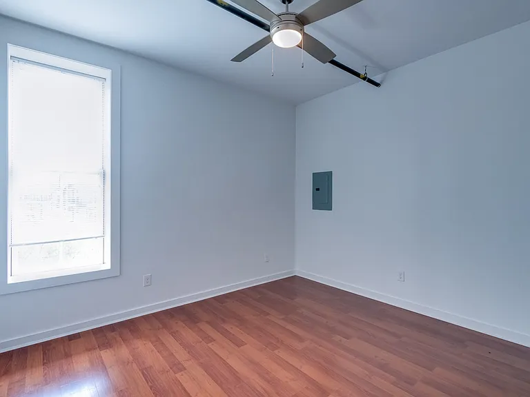 209-211 W Pike St #2B — Photo 6
