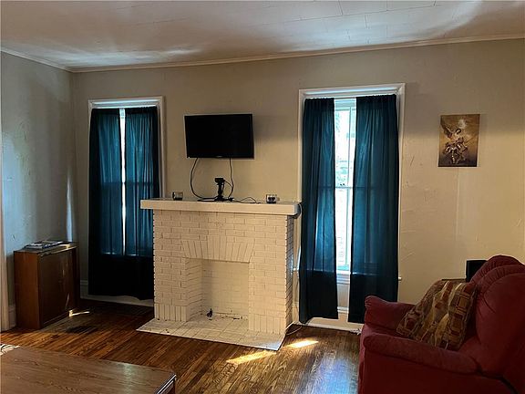 3rd image of 861 Liberty St #2