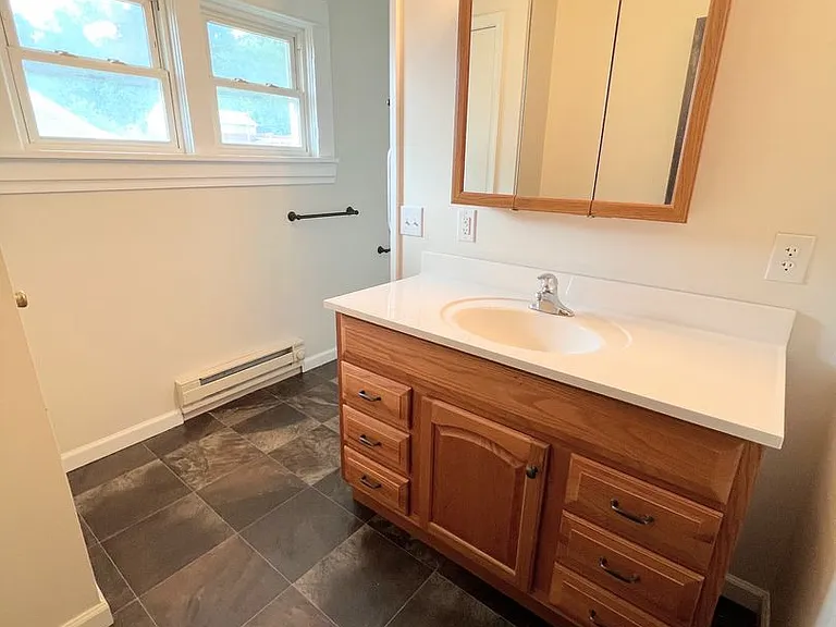 320 Kenyon St — Photo 5