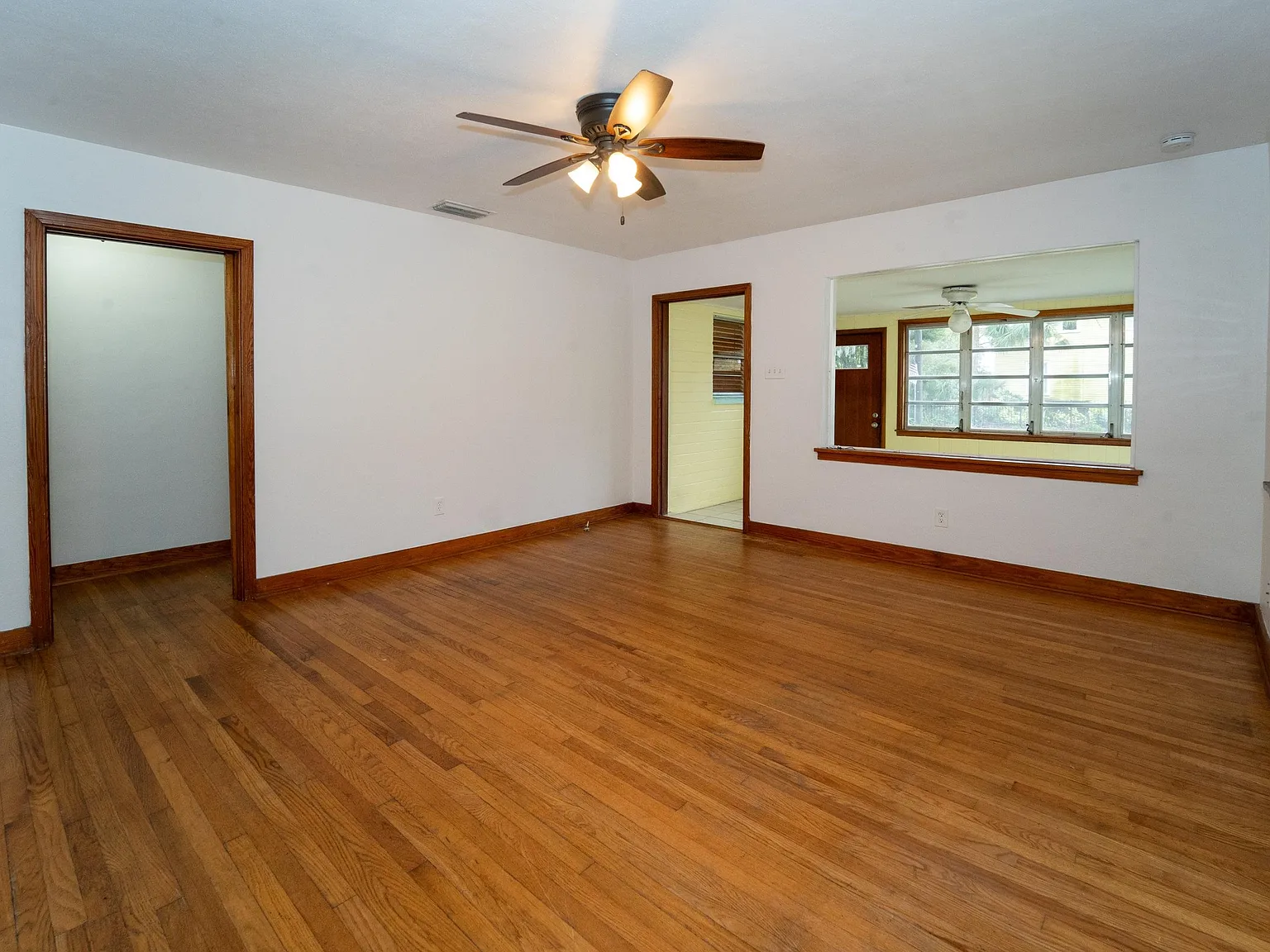 3 bed, 1294 sqft, $2,495 — Photo 2