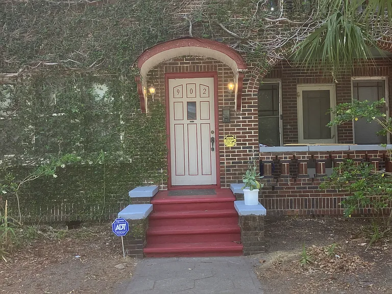 902 Barrs St — Photo 1