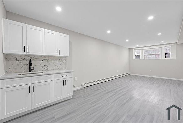 1st image of 1070 Kelly St #B