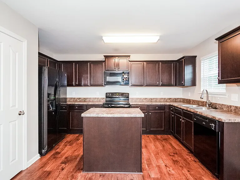 4905 Broad Leaf Ct — Photo 7