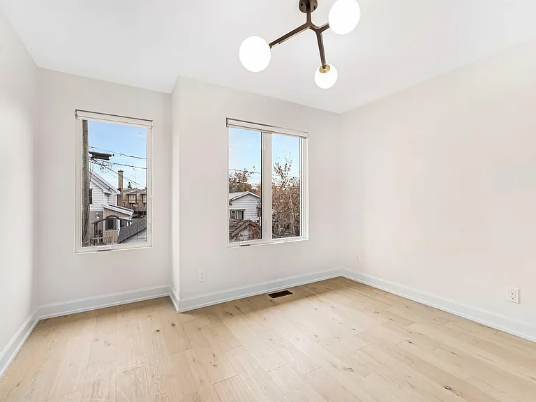 138 Carillon St #A — Photo 13