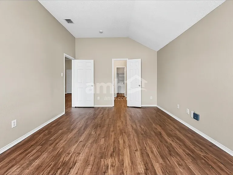 1009 Henry Ct — Photo 9