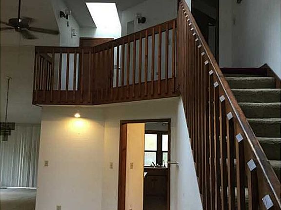3rd image of 305 Rolling Hills Dr