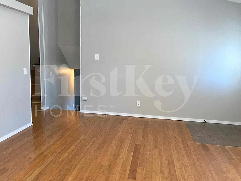 1037 Pegasus Cir — Photo 4