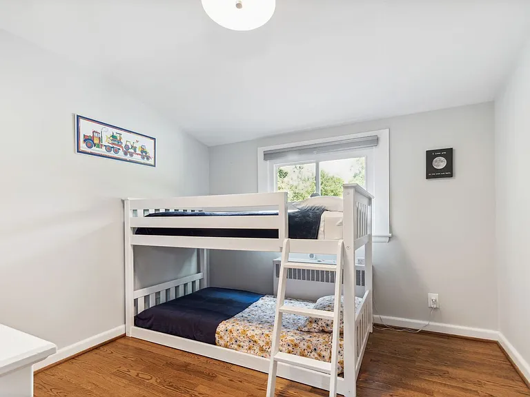 9909 Gardiner Ave — Photo 17