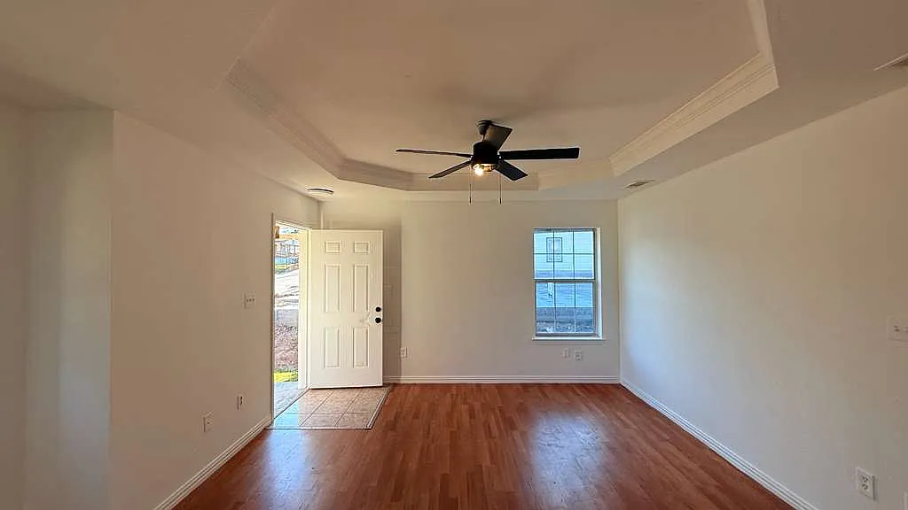 3 bed, 1262 sqft, $1,800 — Photo 2